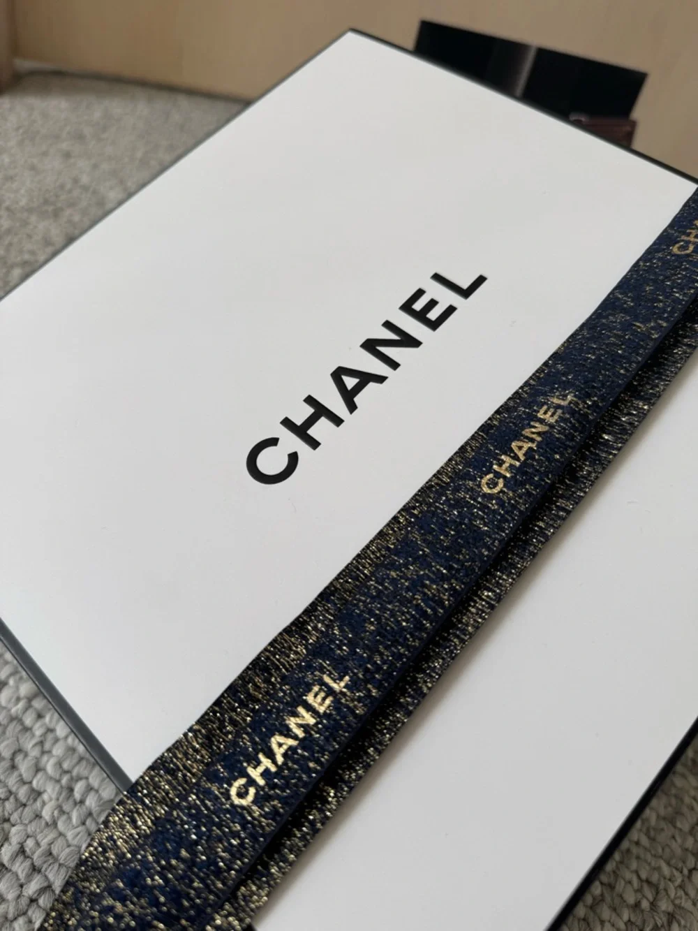 NEW! CHANEL Empty GIFT BOX 8.5X8.5X4 Chanel Cosmetic Sample Pillow Pack, Ribbon